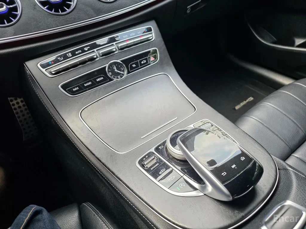 Mercedes-Benz E 220 АМГ ПАКЕТ/Coupe/ЛЕНТИ/ХЕДЪП/ВЪЗДУШНО ОКАЧВАНЕ, снимка 15 - Автомобили и джипове - 56104966