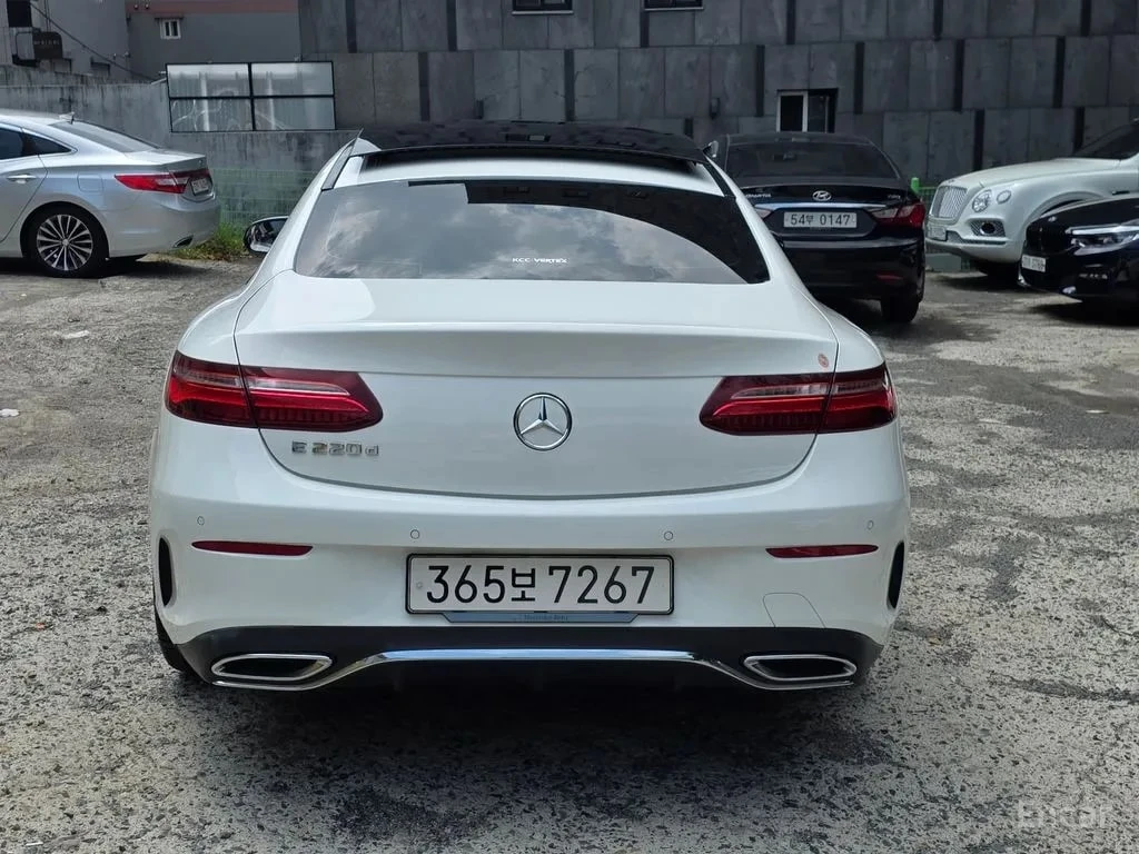 Mercedes-Benz E 220 АМГ ПАКЕТ/Coupe/ЛЕНТИ/ХЕДЪП/ВЪЗДУШНО ОКАЧВАНЕ, снимка 6 - Автомобили и джипове - 56104966