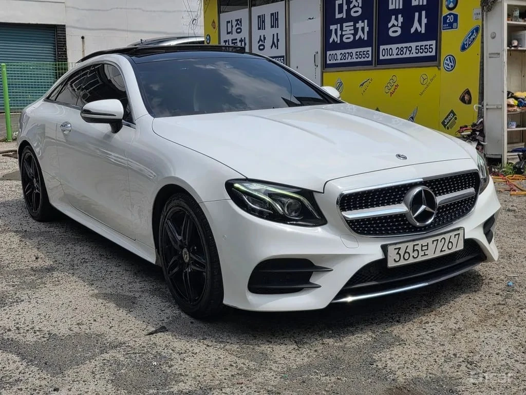 Mercedes-Benz E 220 АМГ ПАКЕТ/Coupe/ЛЕНТИ/ХЕДЪП/ВЪЗДУШНО ОКАЧВАНЕ, снимка 3 - Автомобили и джипове - 56104966