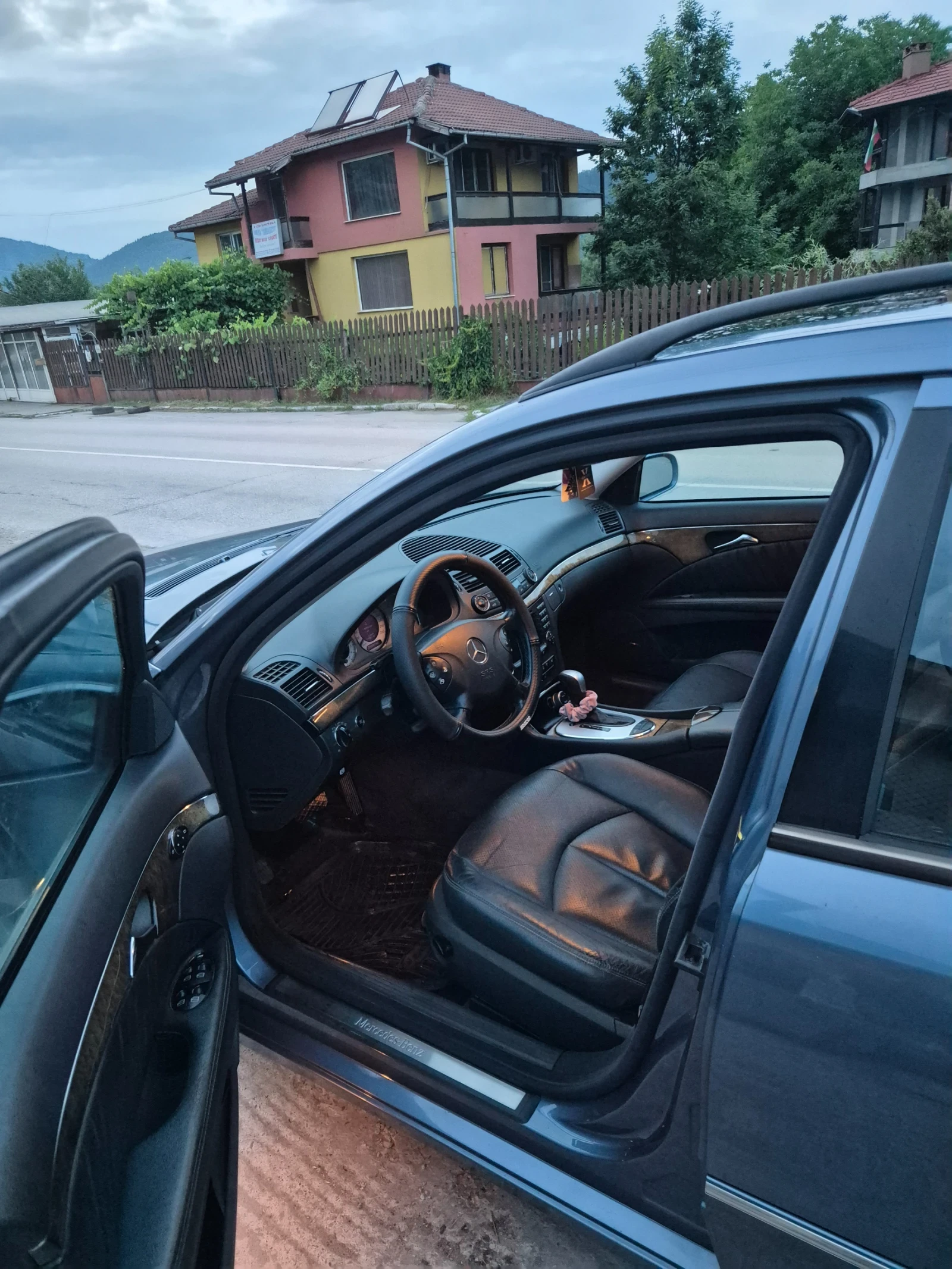 Mercedes-Benz E 320, снимка 5 - Автомобили и джипове - 56269861