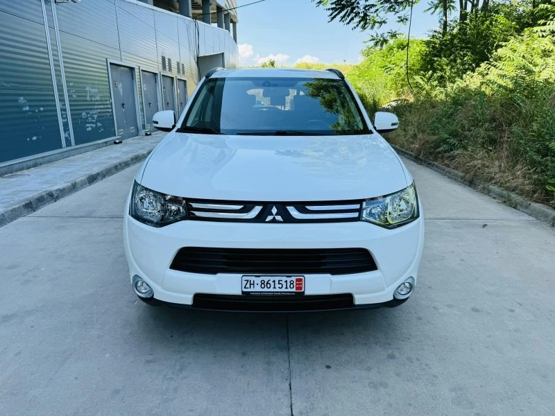 Mitsubishi Outlander 2.0i Automat 4x4, снимка 3 - Автомобили и джипове - 47433475