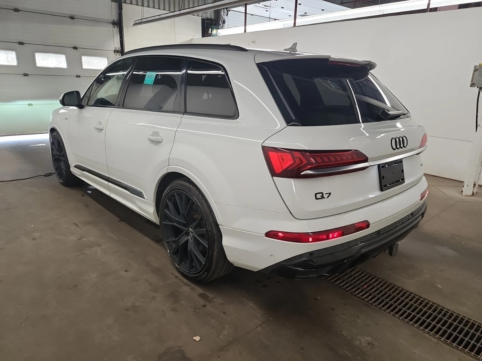 Audi Q7 TECHNIK * CARFAX * АвтоКредит * Цена до България*  - изображение 4