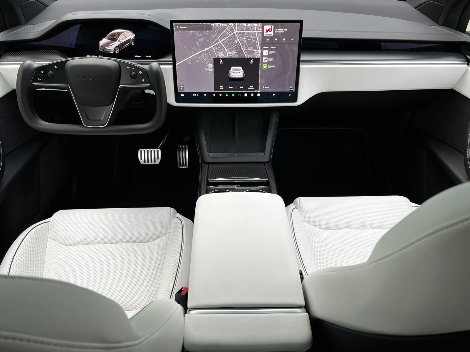 Tesla Model X Plaid - изображение 9