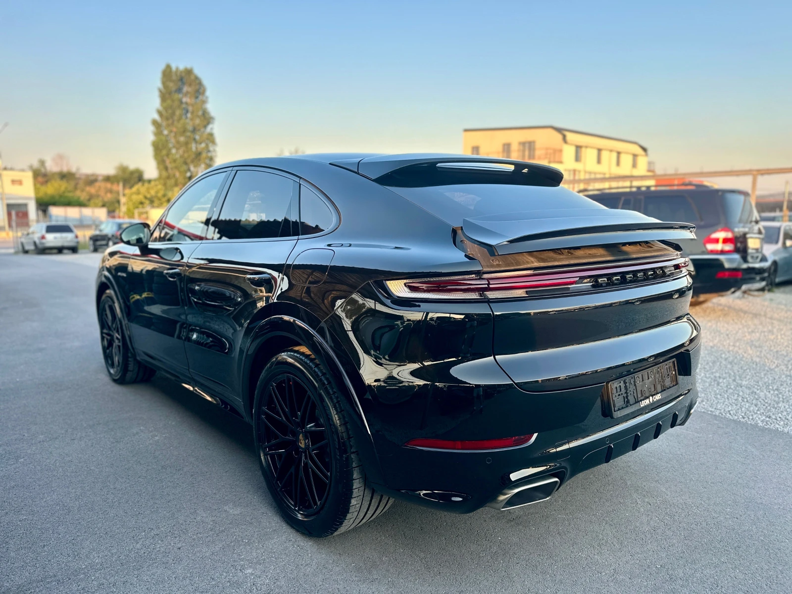 Porsche Cayenne CUPE E-HYBRID ВАКУУМ/MATRIX/BOSE/PANO/DISTR/, снимка 7 - Автомобили и джипове - 55546408