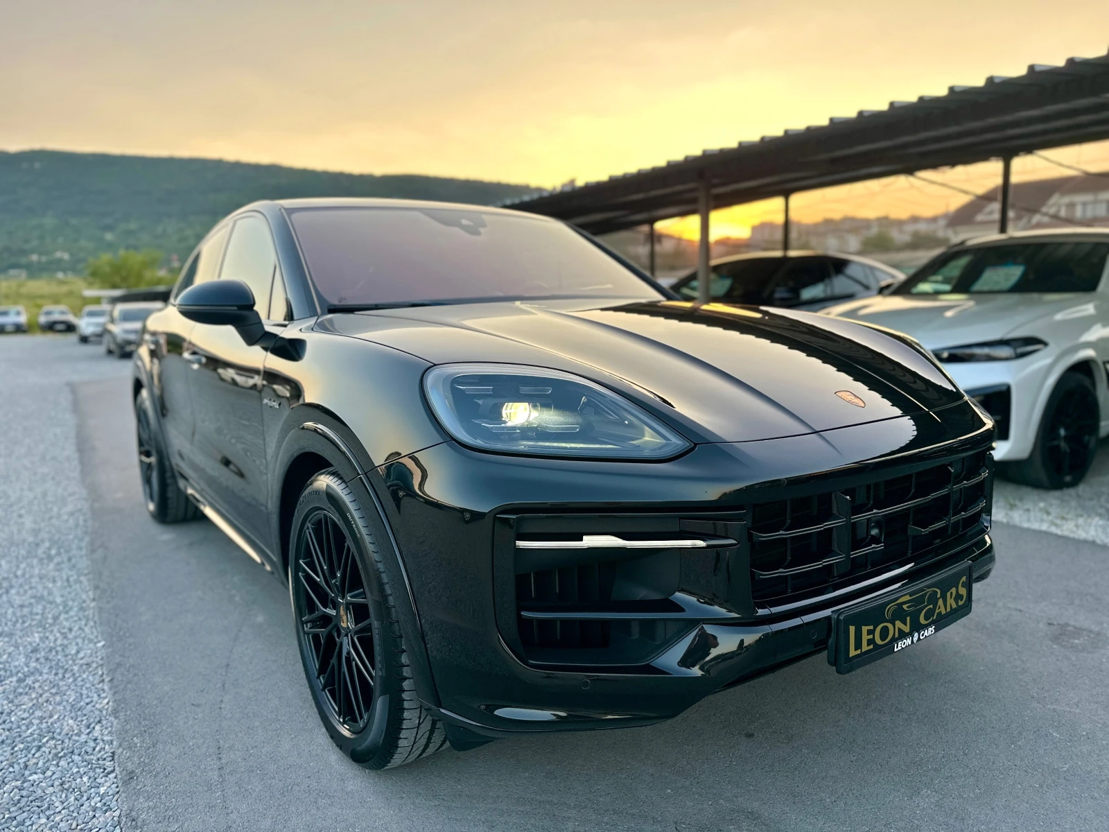 Porsche Cayenne CUPE E-HYBRID ВАКУУМ/MATRIX/BOSE/PANO/DISTR/, снимка 2 - Автомобили и джипове - 55546408