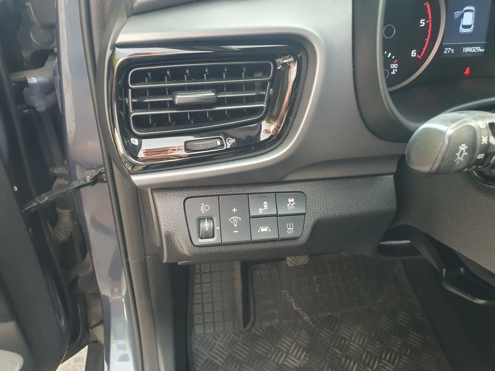 Kia Stonic 1.6D NAVI KOJA KAMERA PODGREV SEDALKI VOLAN, снимка 11 - Автомобили и джипове - 56127643