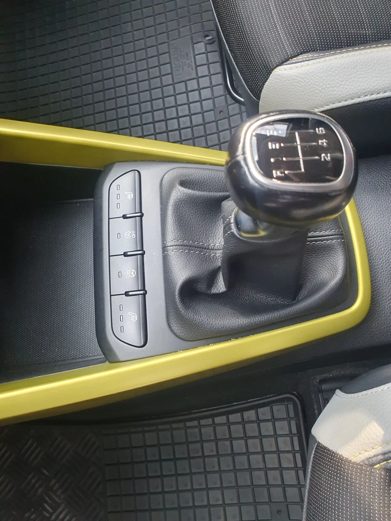 Kia Stonic 1.6D NAVI KOJA KAMERA PODGREV SEDALKI VOLAN, снимка 12 - Автомобили и джипове - 56127643