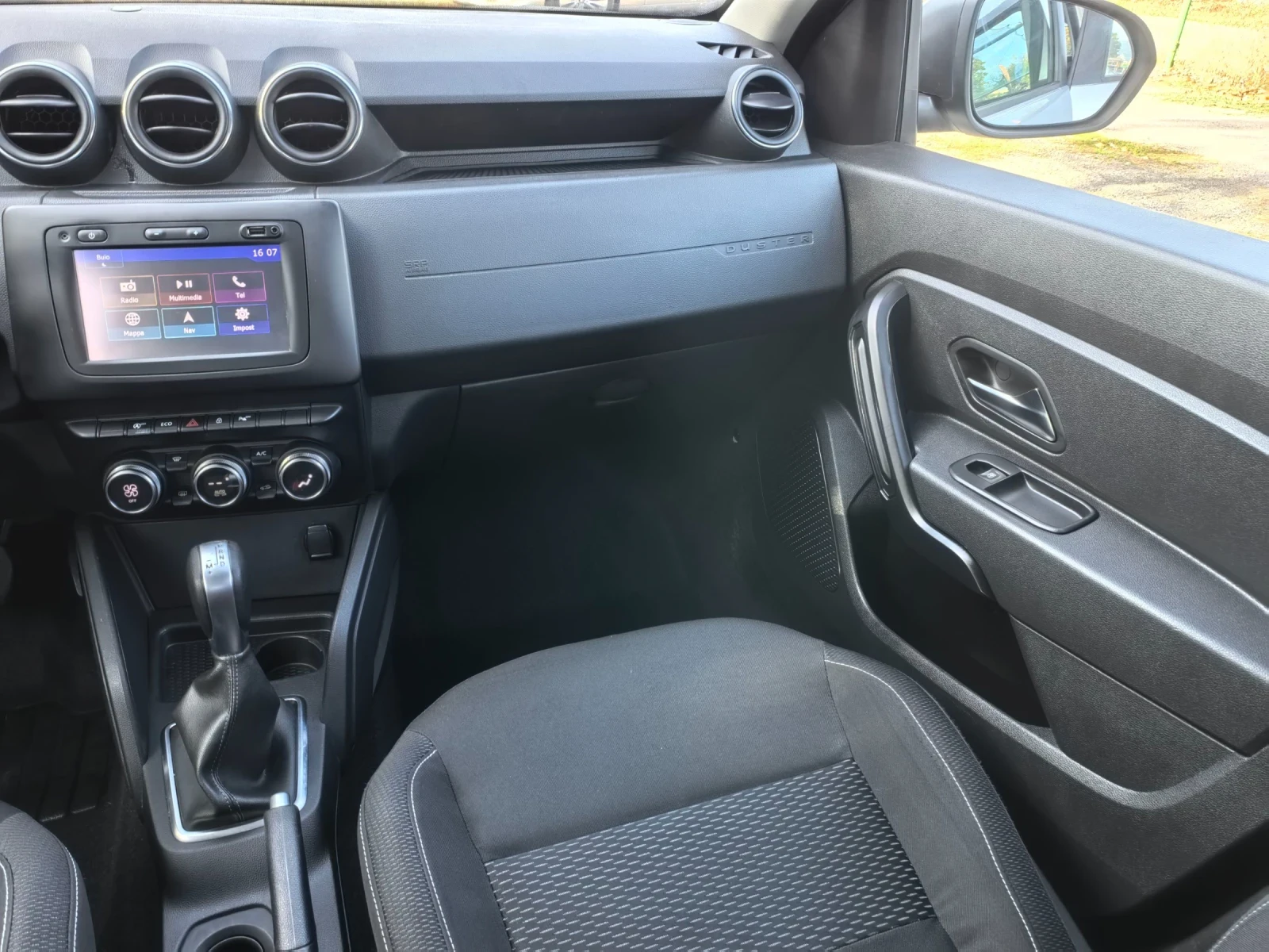 Dacia Duster 1.5TDCI-Automatic , снимка 11 - Автомобили и джипове - 56584228