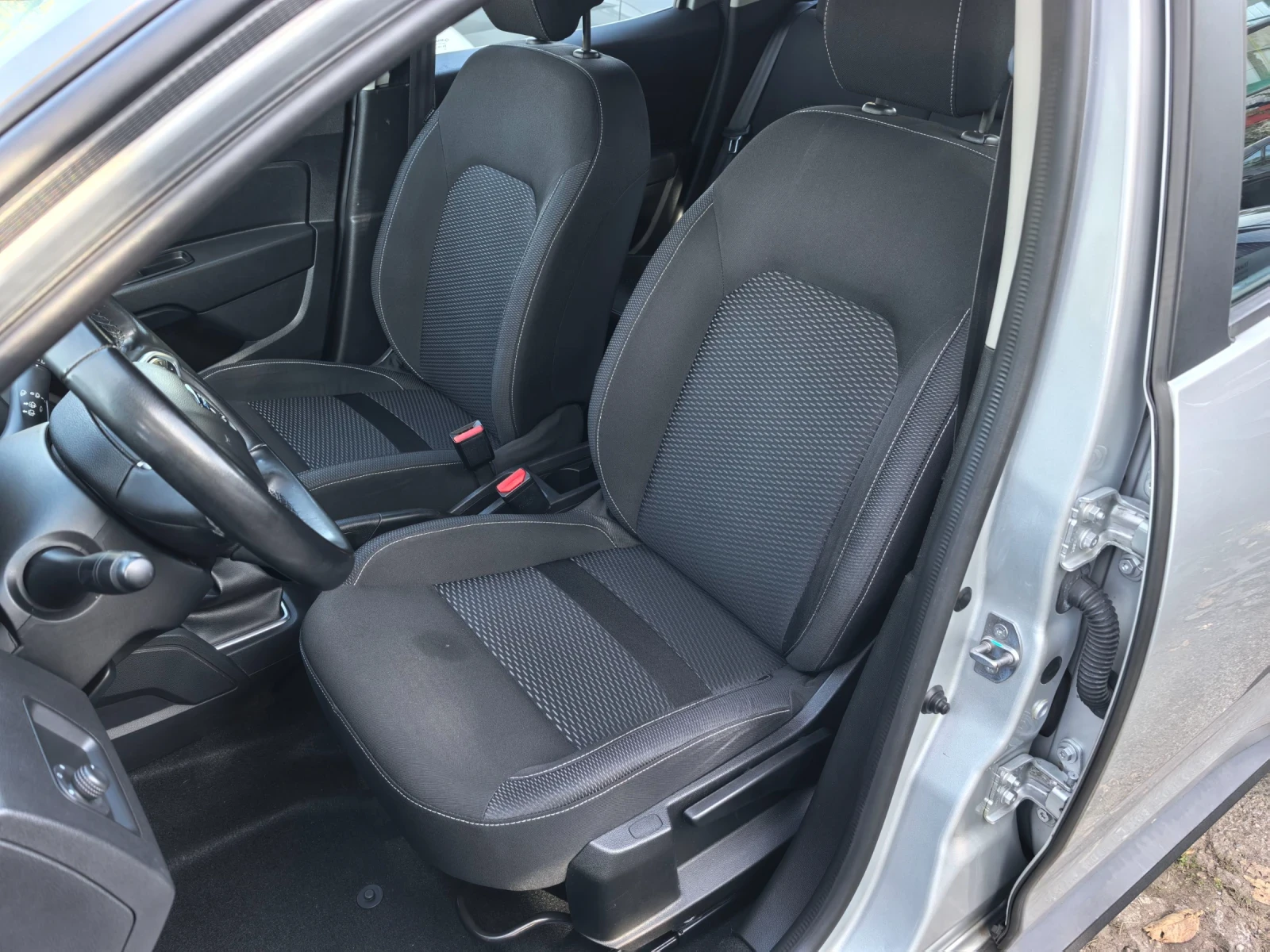 Dacia Duster 1.5TDCI-Automatic , снимка 14 - Автомобили и джипове - 56584228