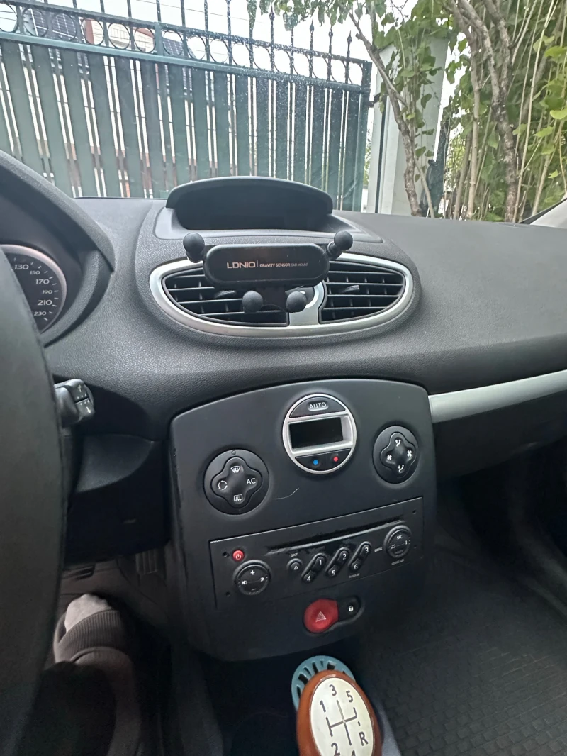 Renault Clio 3, снимка 6 - Автомобили и джипове - 49080102