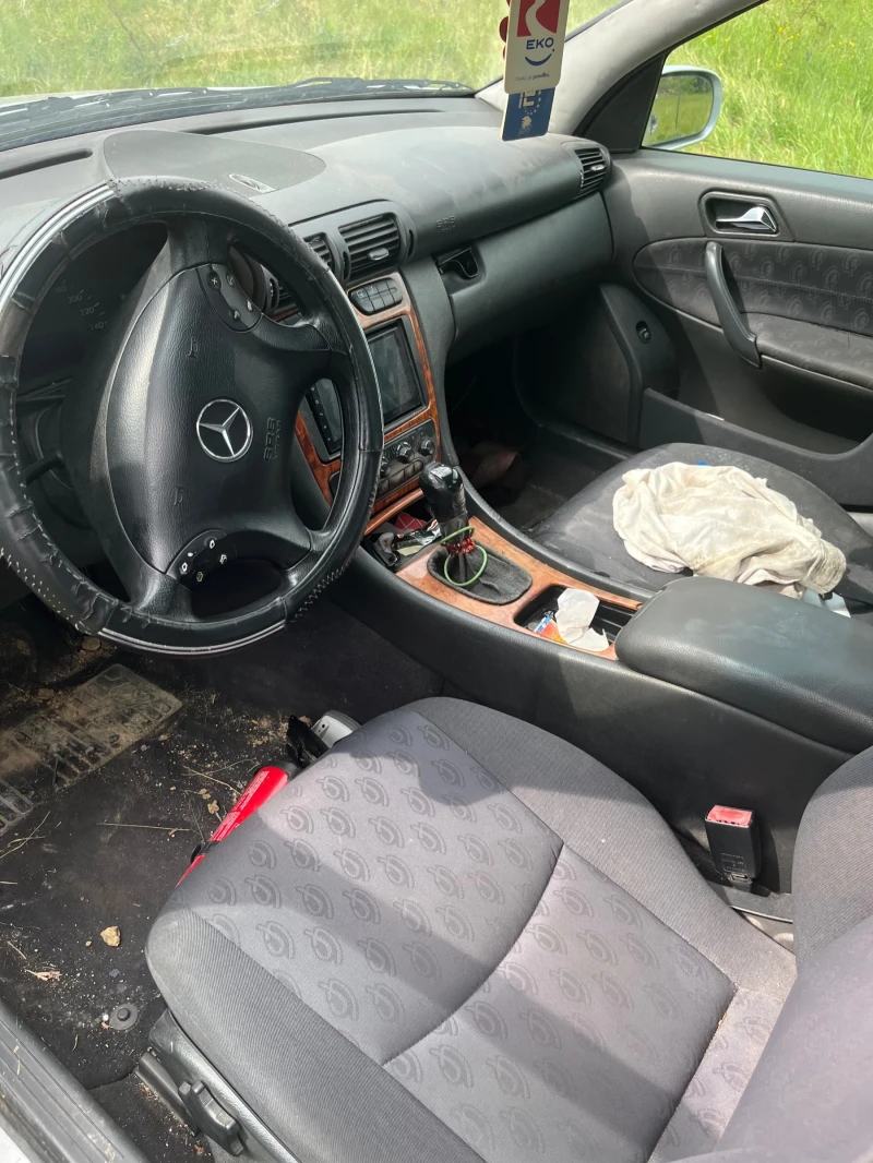 Mercedes-Benz C 220, снимка 4 - Автомобили и джипове - 52924010