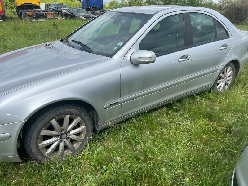 Mercedes-Benz C 220, снимка 2 - Автомобили и джипове - 52924010