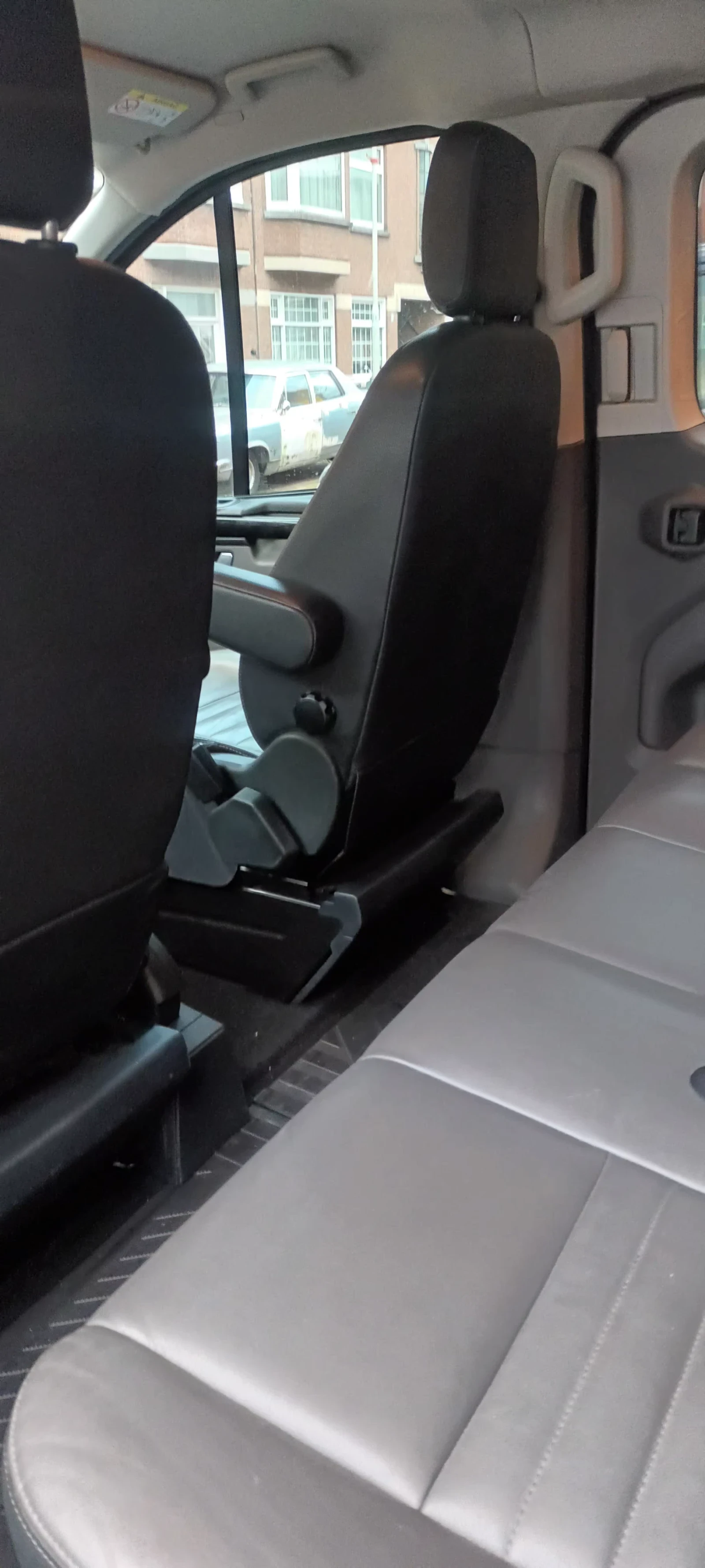 Ford Transit Custom 4+ 1 - изображение 7