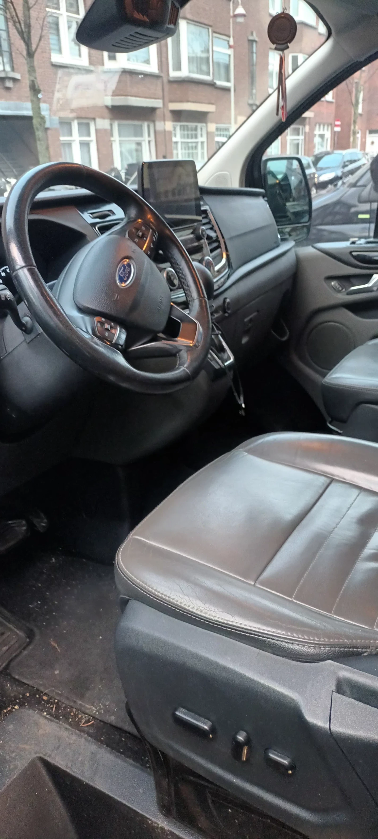 Ford Transit Custom 4+ 1 - изображение 5