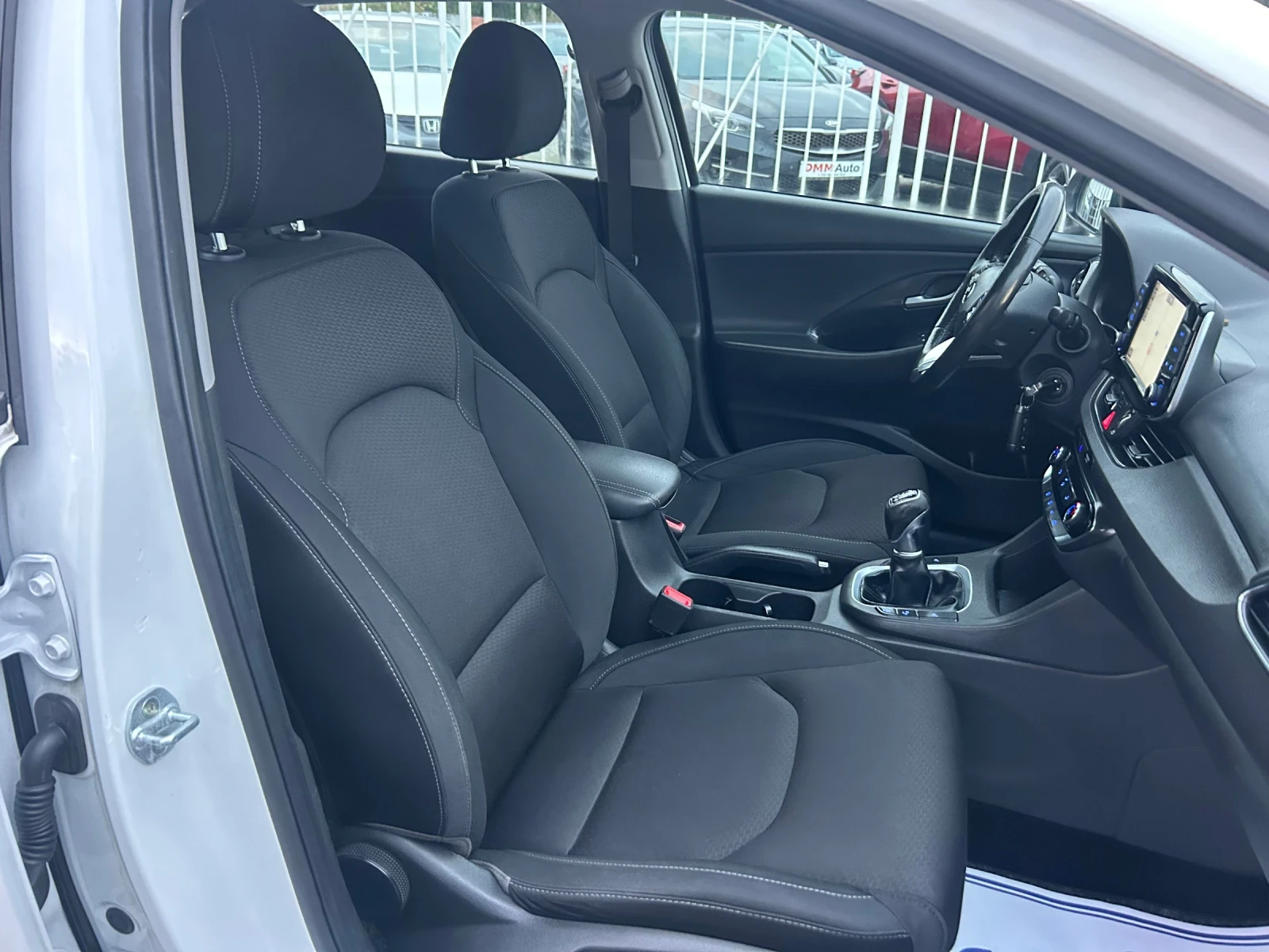 Hyundai I30 PREMIUM / 1.6 CRDI / 6 / CARPLAY / CAMERA | Mobile.bg   12