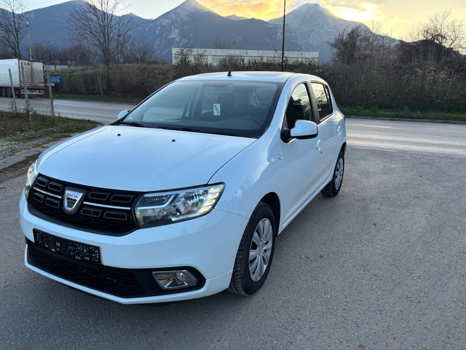 Dacia Sandero   6 | Mobile.bg   3