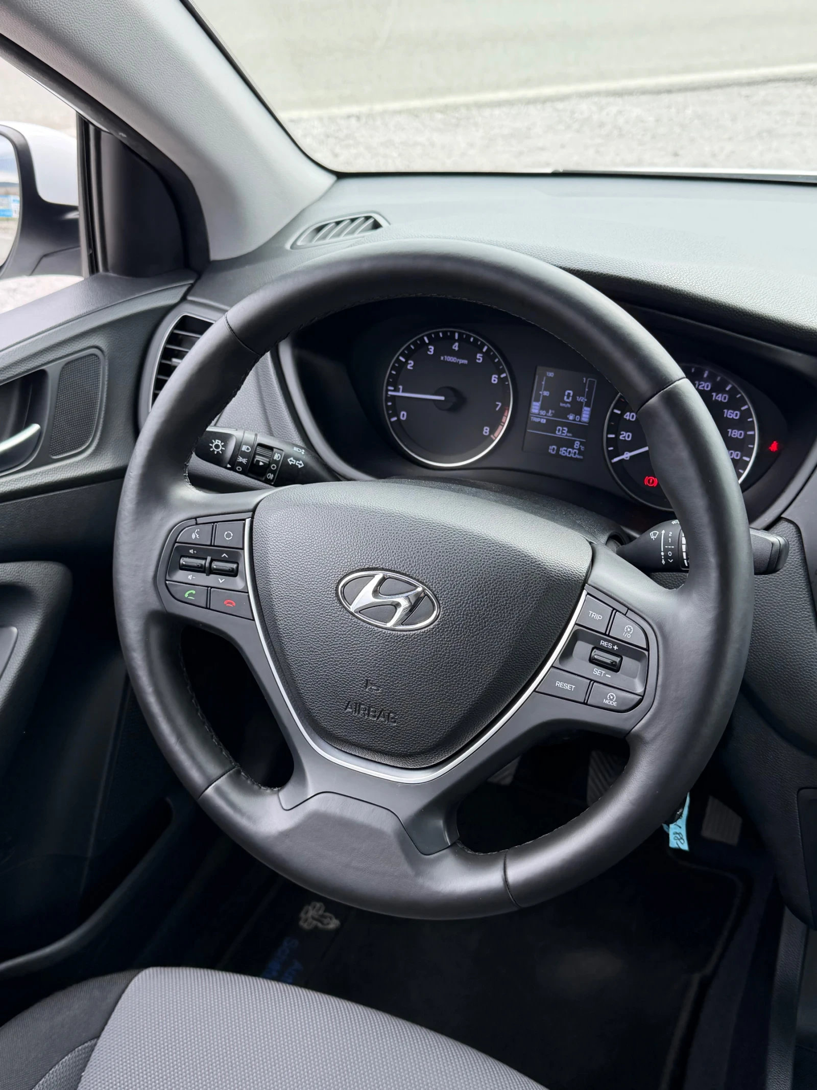 Hyundai I20 COUPE 1.4i  6 SPEED * 101k km* LED EURO 6 TUV, снимка 12 - Автомобили и джипове - 53972770