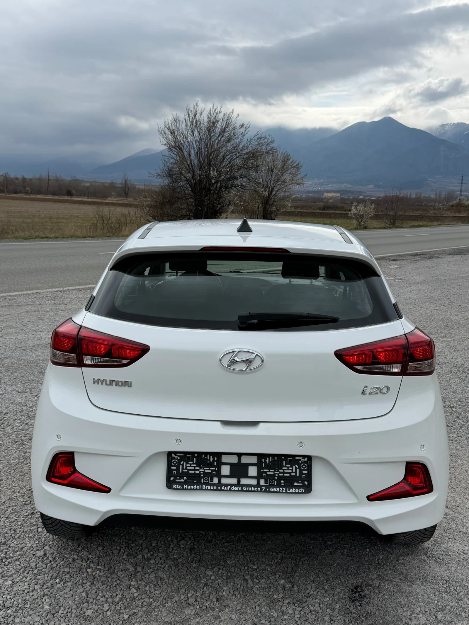 Hyundai I20 COUPE 1.4i  6 SPEED * 101k km* LED EURO 6 TUV, снимка 7 - Автомобили и джипове - 53972770