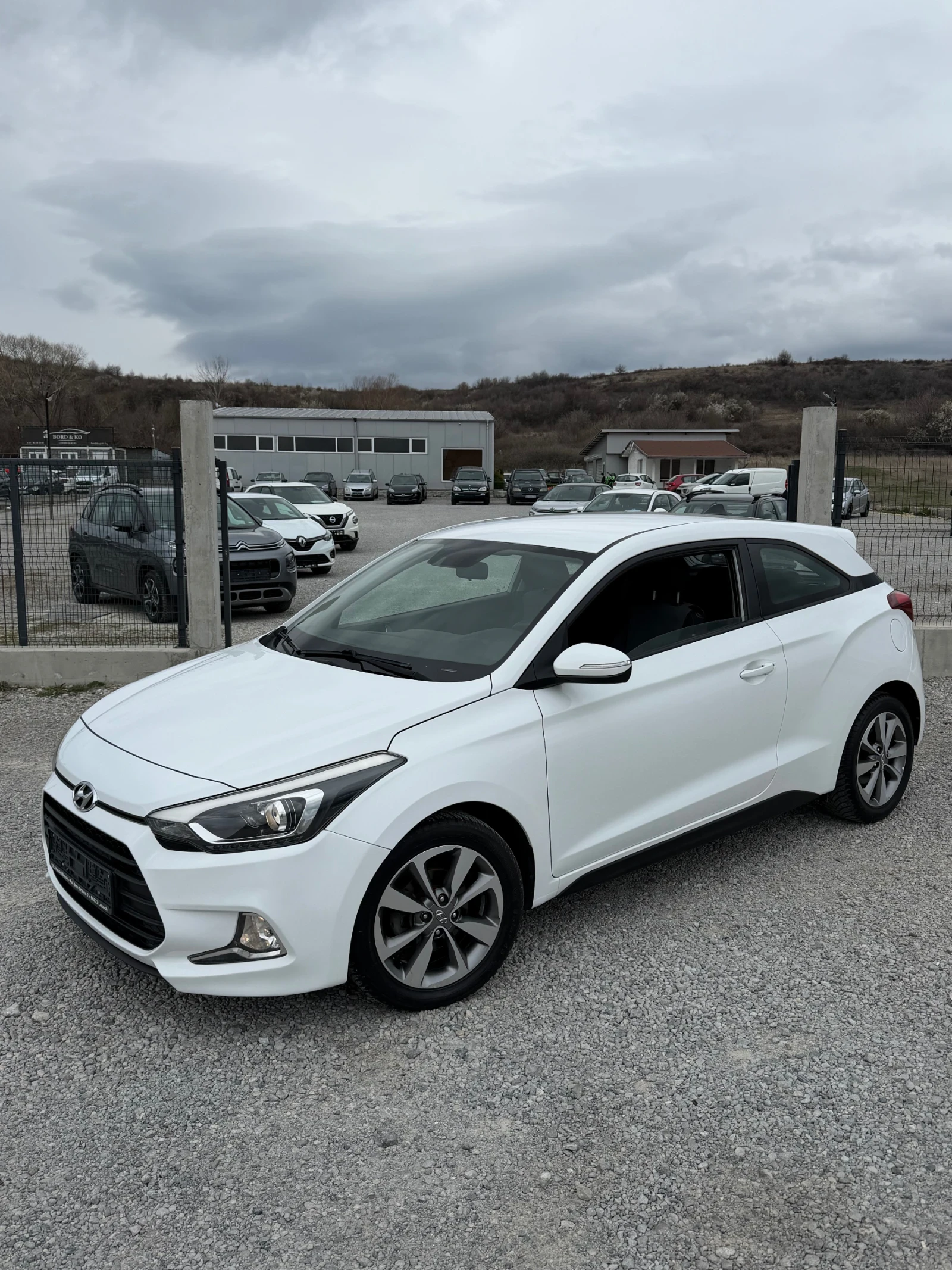 Hyundai I20 COUPE 1.4i  6 SPEED * 101k km* LED EURO 6 TUV