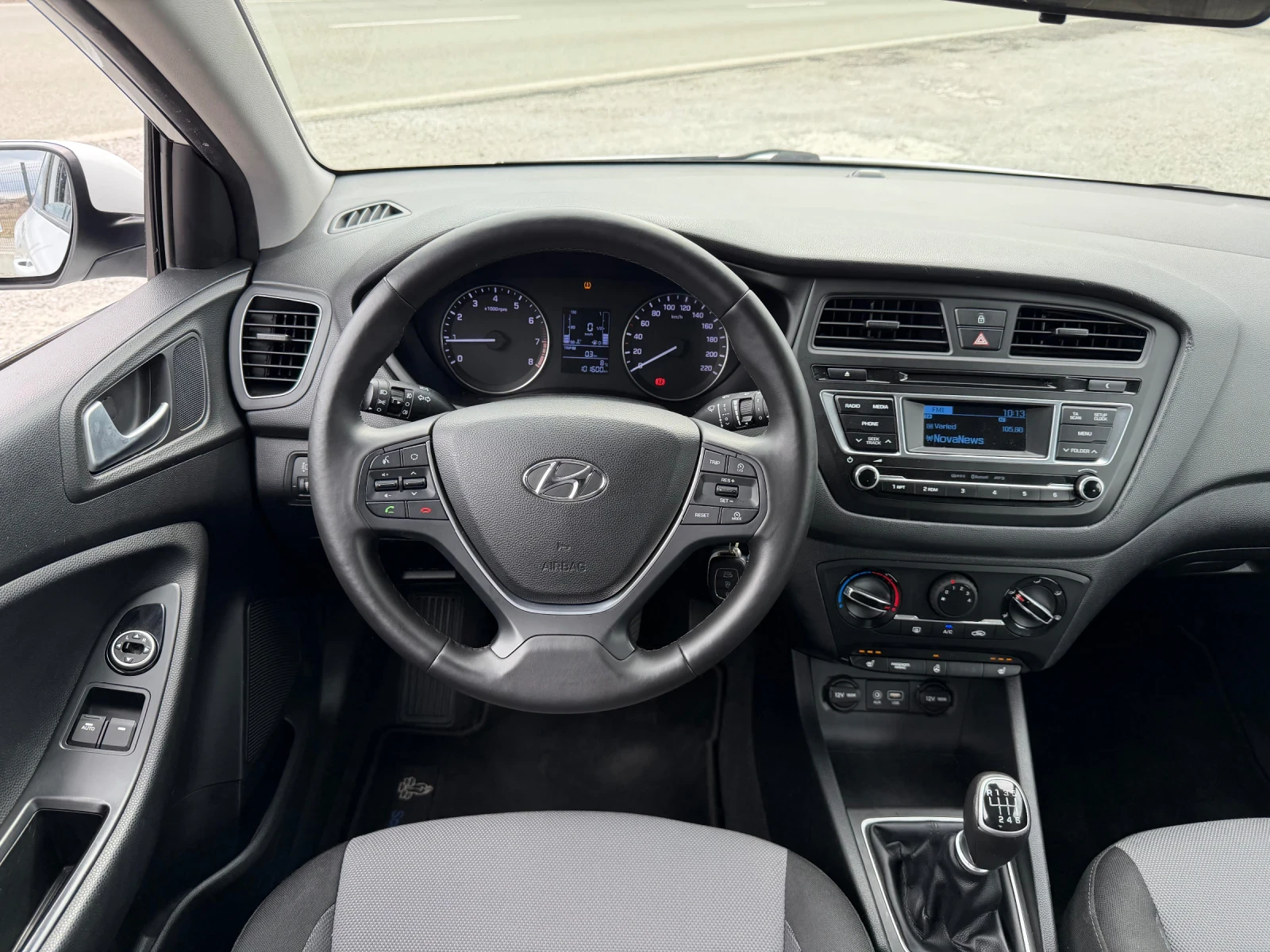 Hyundai I20 COUPE 1.4i  6 SPEED * 101k km* LED EURO 6 TUV, снимка 11 - Автомобили и джипове - 53972770