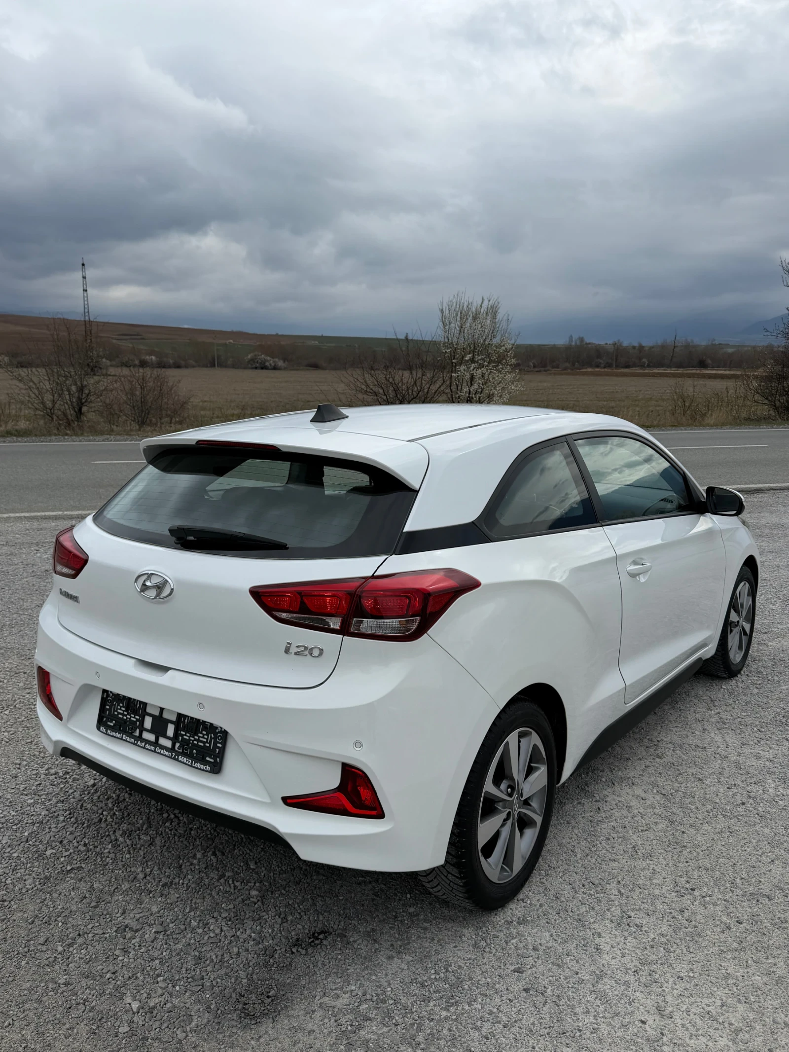 Hyundai I20 COUPE 1.4i  6 SPEED * 101k km* LED EURO 6 TUV, снимка 6 - Автомобили и джипове - 53972770