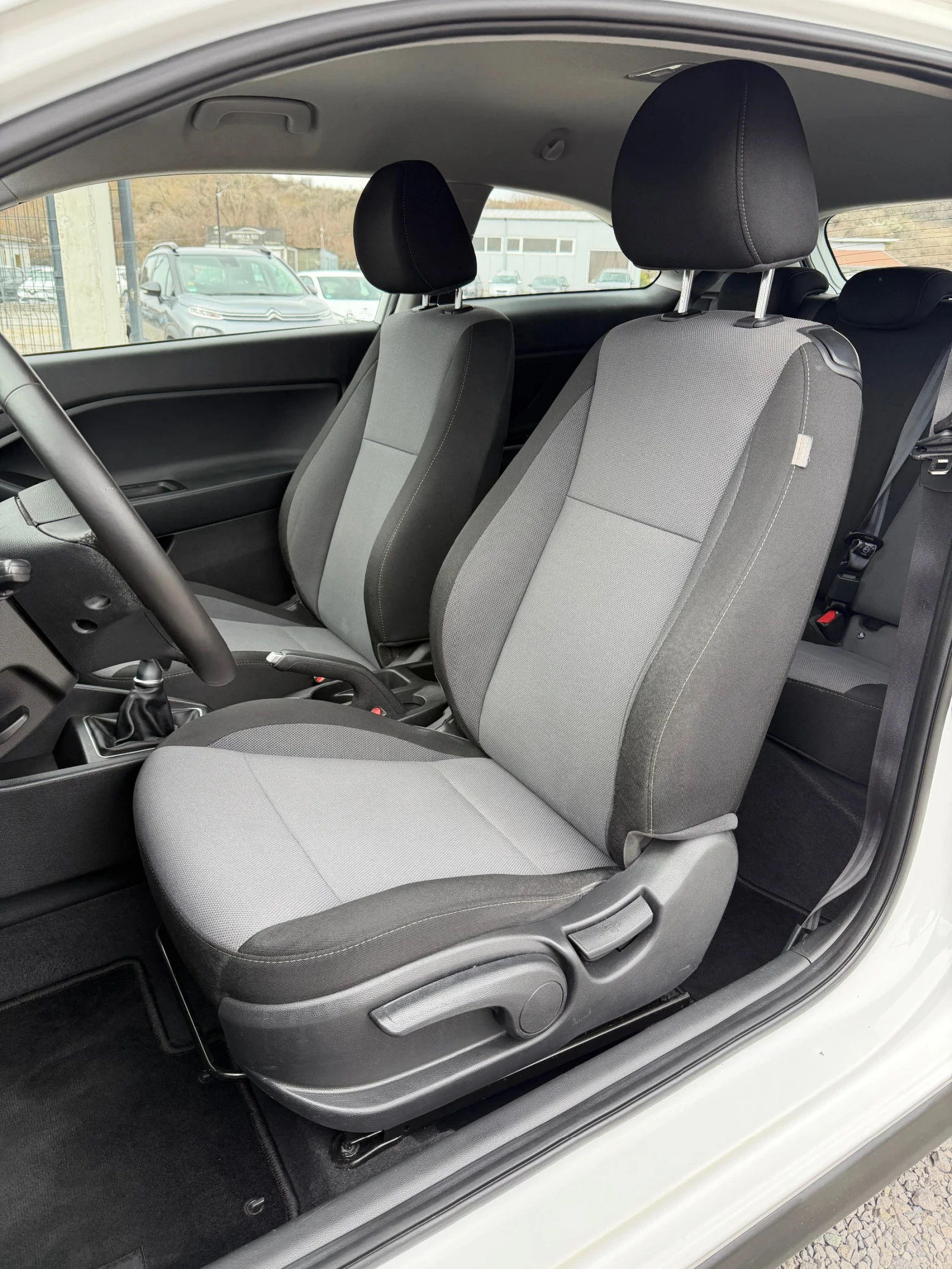 Hyundai I20 COUPE 1.4i  6 SPEED * 101k km* LED EURO 6 TUV, снимка 10 - Автомобили и джипове - 53972770