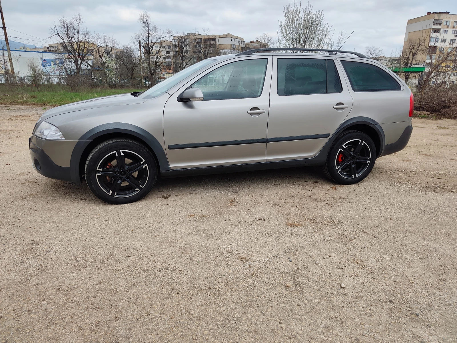 Skoda Octavia scout 2.0, снимка 2 - Автомобили и джипове - 54057878