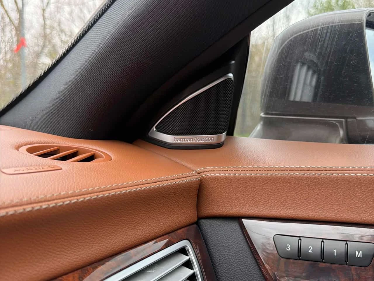 Mercedes-Benz CLS 550  CARFAX, снимка 15 - Автомобили и джипове - 54400702