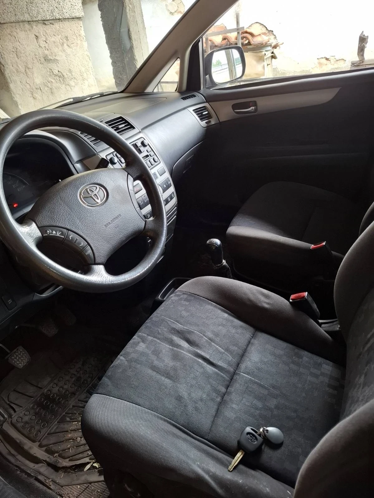Toyota Avensis verso 2.0 Дизел, снимка 9 - Автомобили и джипове - 54755290