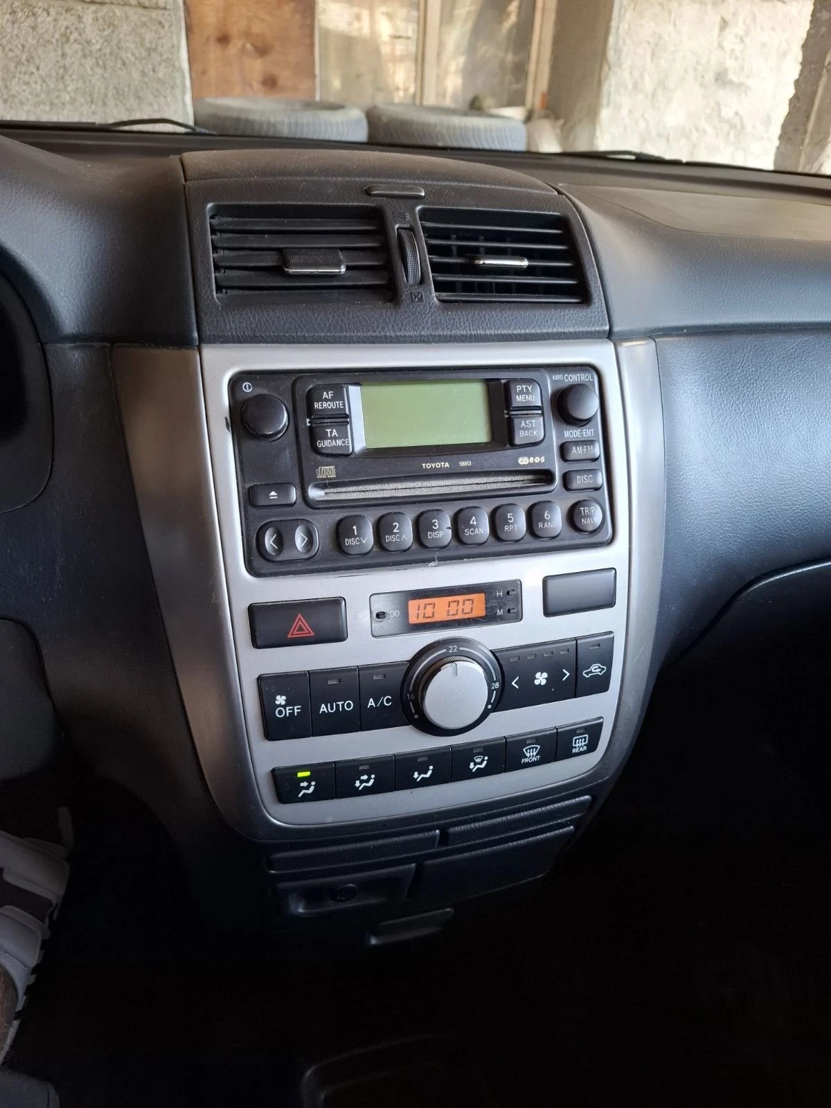 Toyota Avensis verso 2.0 Дизел, снимка 5 - Автомобили и джипове - 54755290