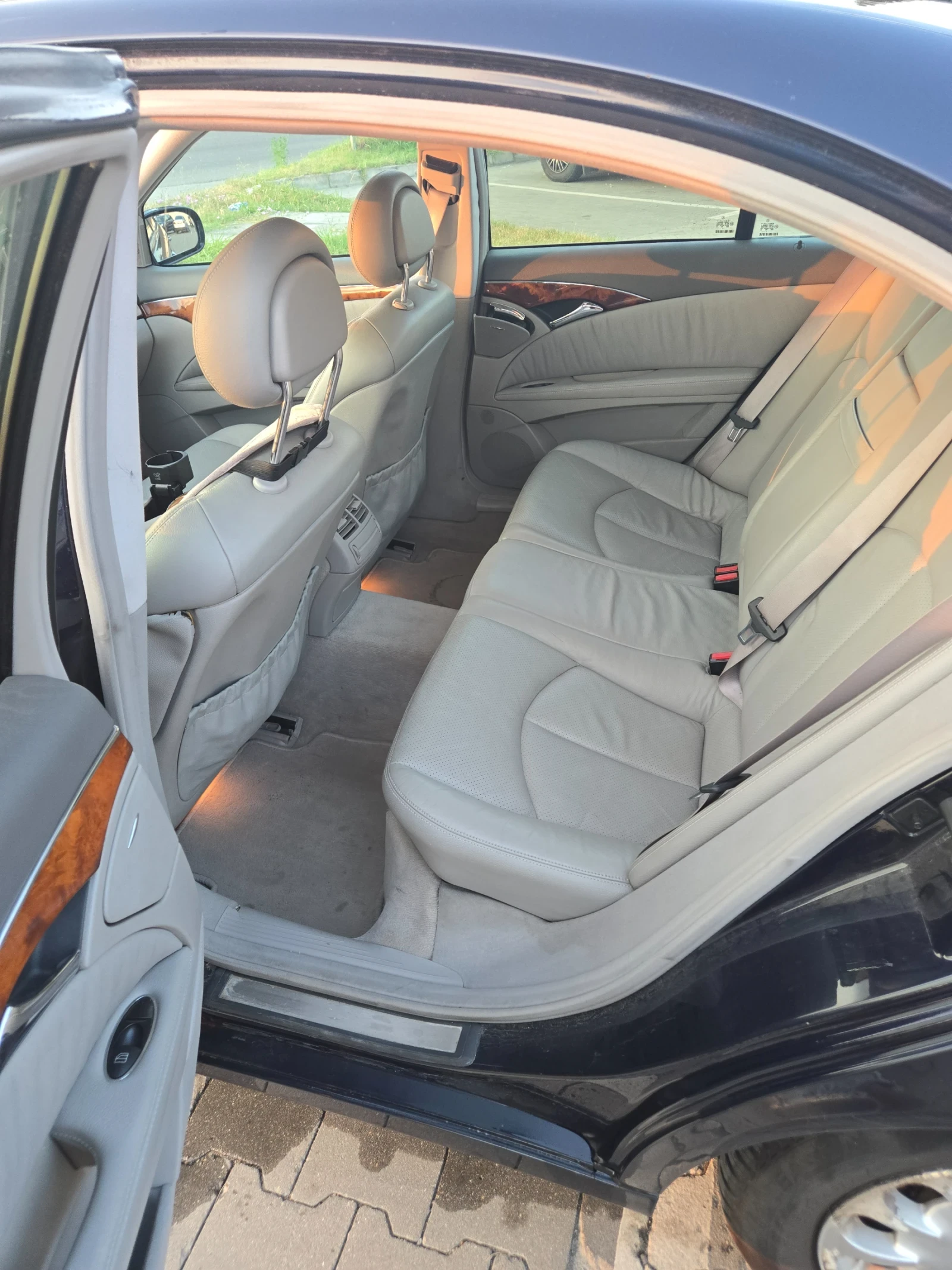 Mercedes-Benz E 270 CDI Elegance , снимка 12 - Автомобили и джипове - 55323954