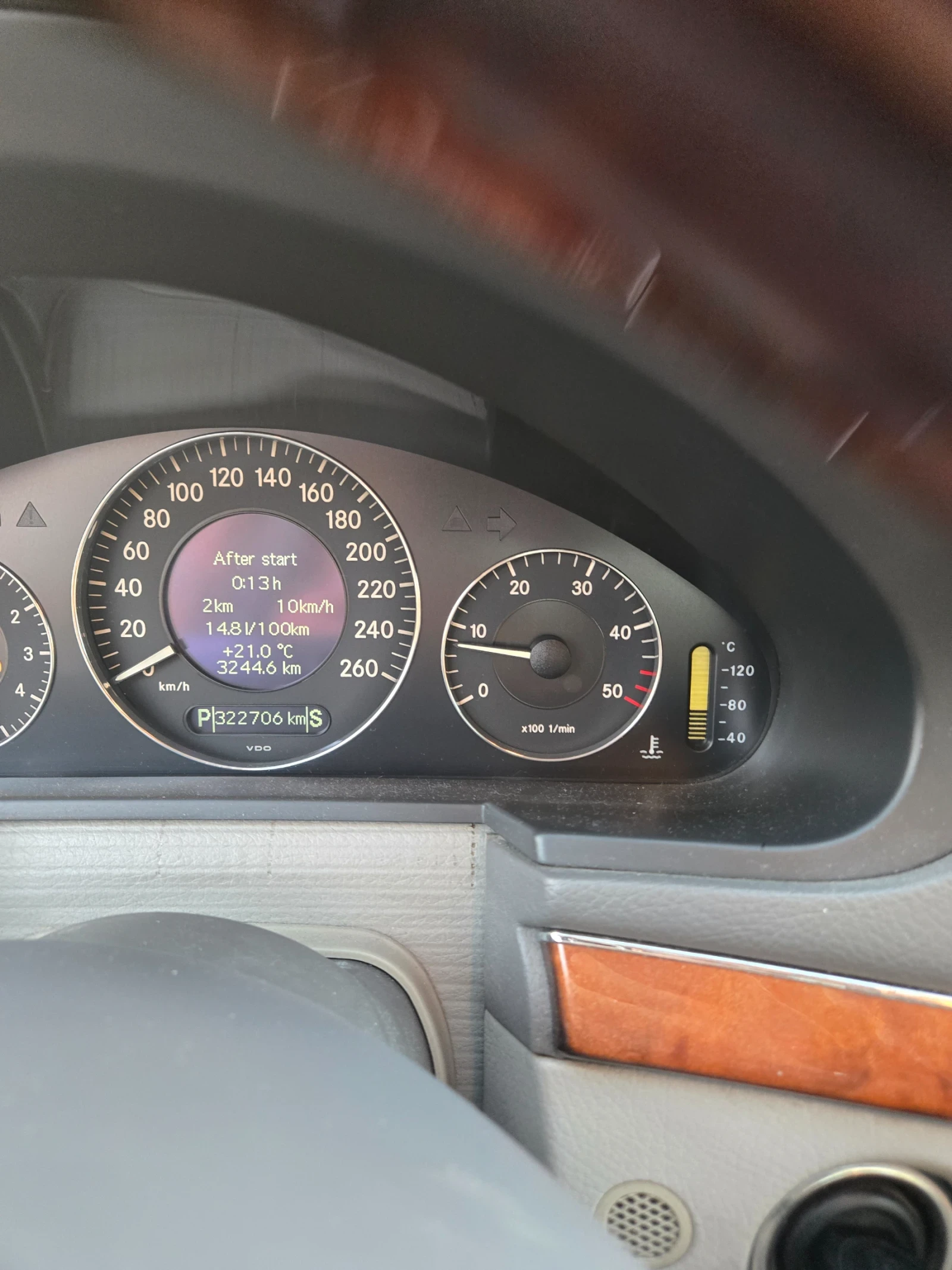 Mercedes-Benz E 270 CDI Elegance , снимка 8 - Автомобили и джипове - 55323954