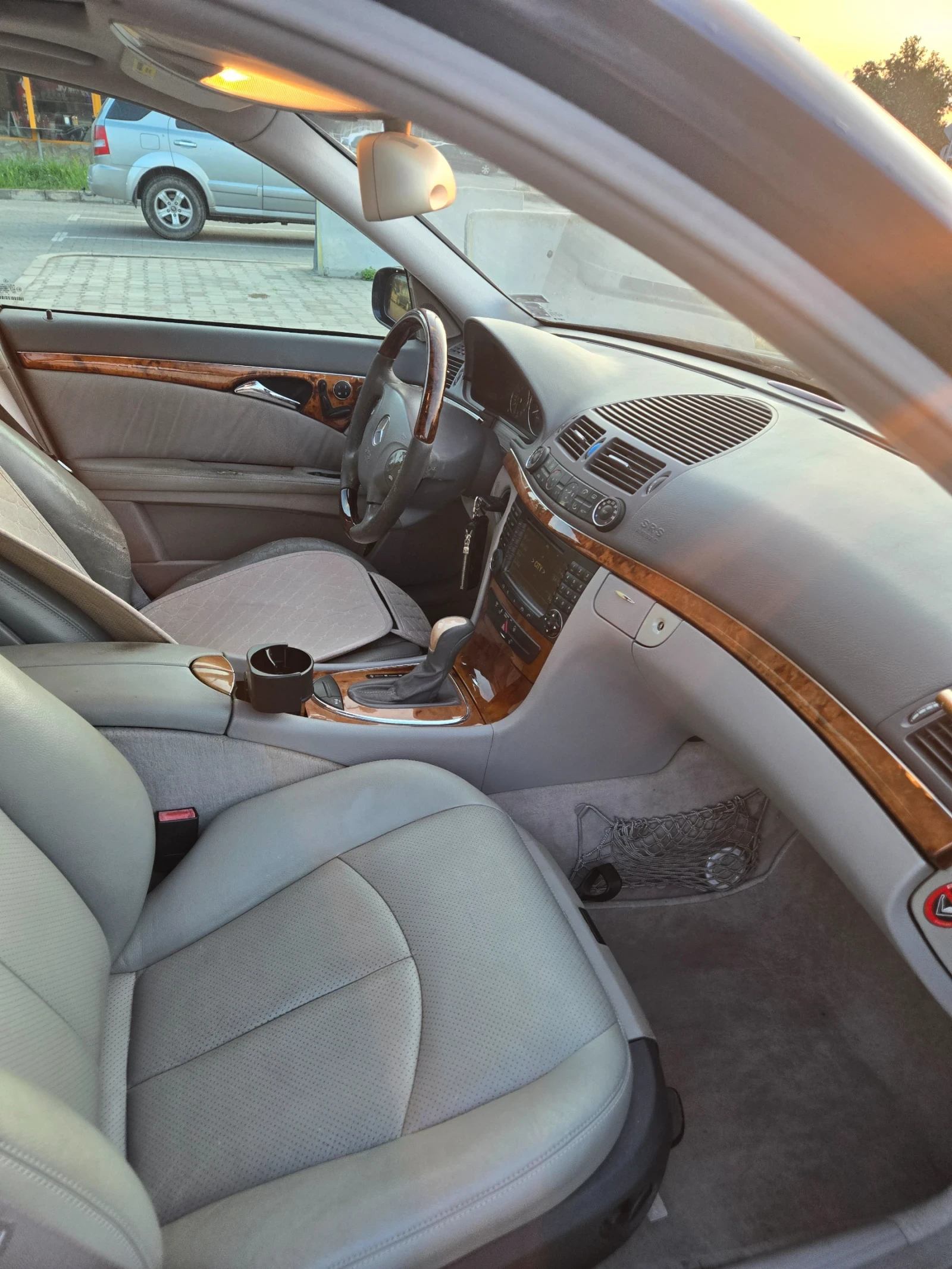 Mercedes-Benz E 270 CDI Elegance , снимка 13 - Автомобили и джипове - 55323954