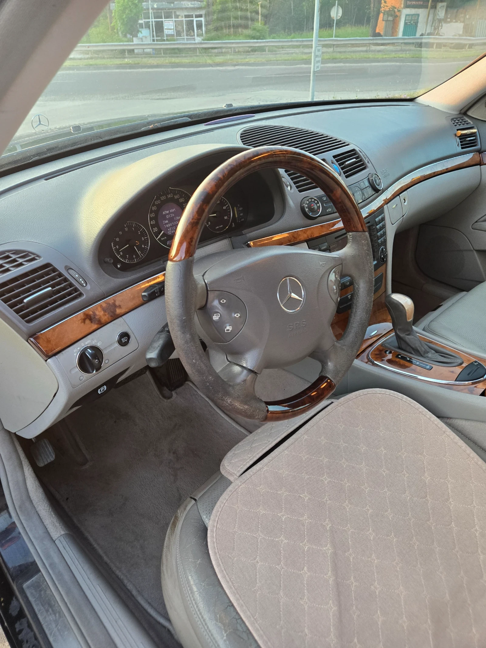 Mercedes-Benz E 270 CDI Elegance , снимка 10 - Автомобили и джипове - 55323954