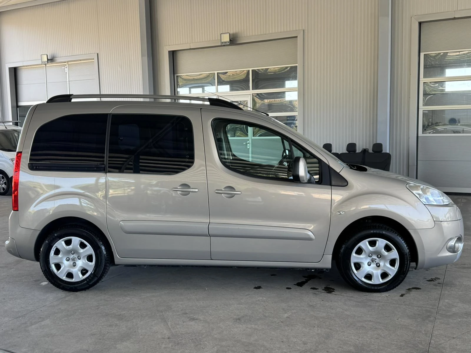 Peugeot Partner 1.6HDI* 112ps* TEPEE* KЛИМАТИК* , снимка 6 - Автомобили и джипове - 55442134