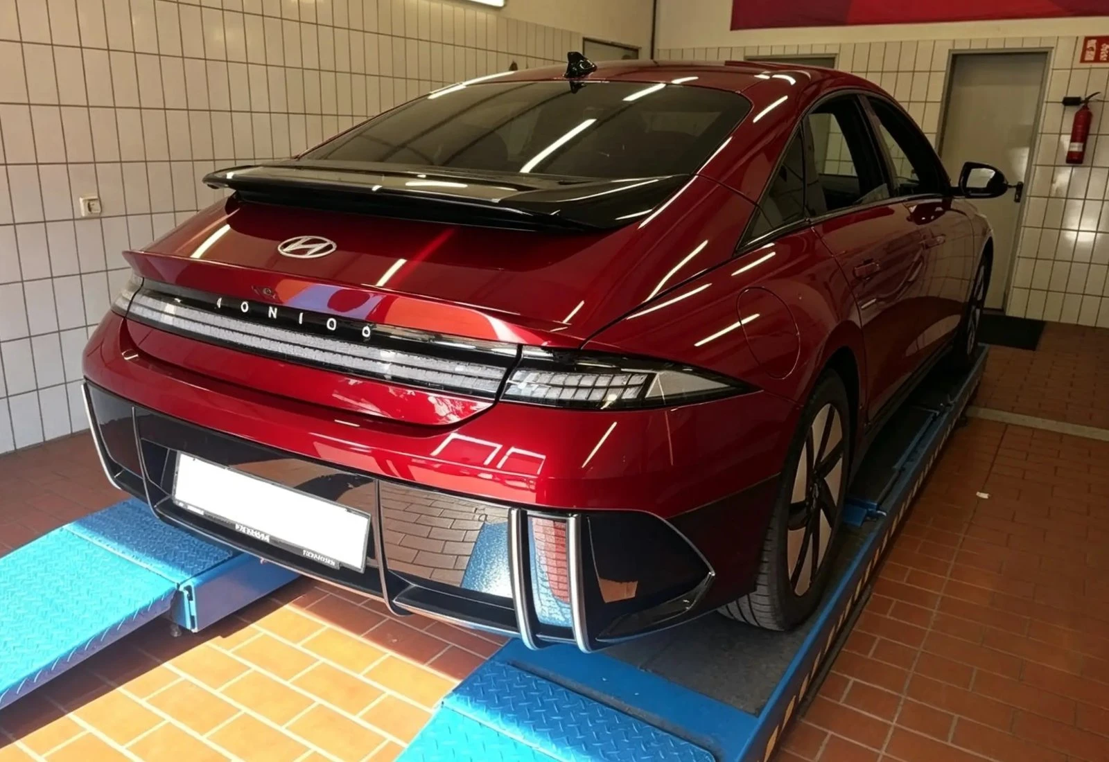Hyundai Ioniq 6 TECHNIQ* 77.4kWh* RWD* Гаранция до 2031г., снимка 4 - Автомобили и джипове - 55629323