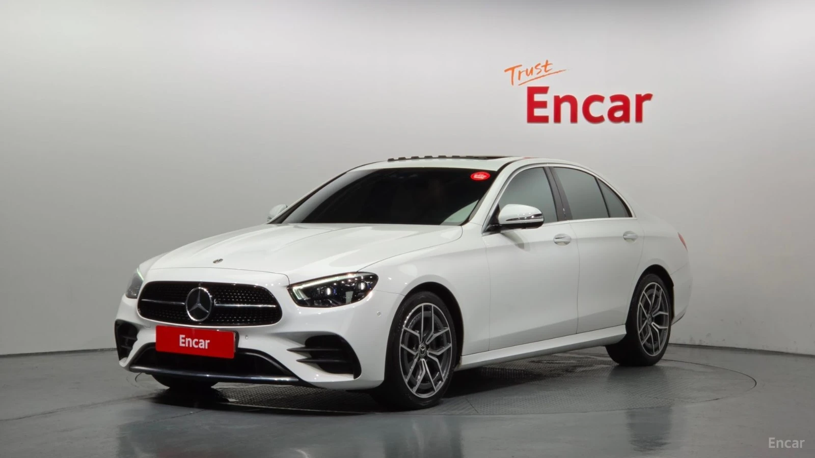 Mercedes-Benz E 220 4MATIC/AMG-LINE/DRIVE-ASSISTS/SUNROOF | Mobile.bg � ����������� 1