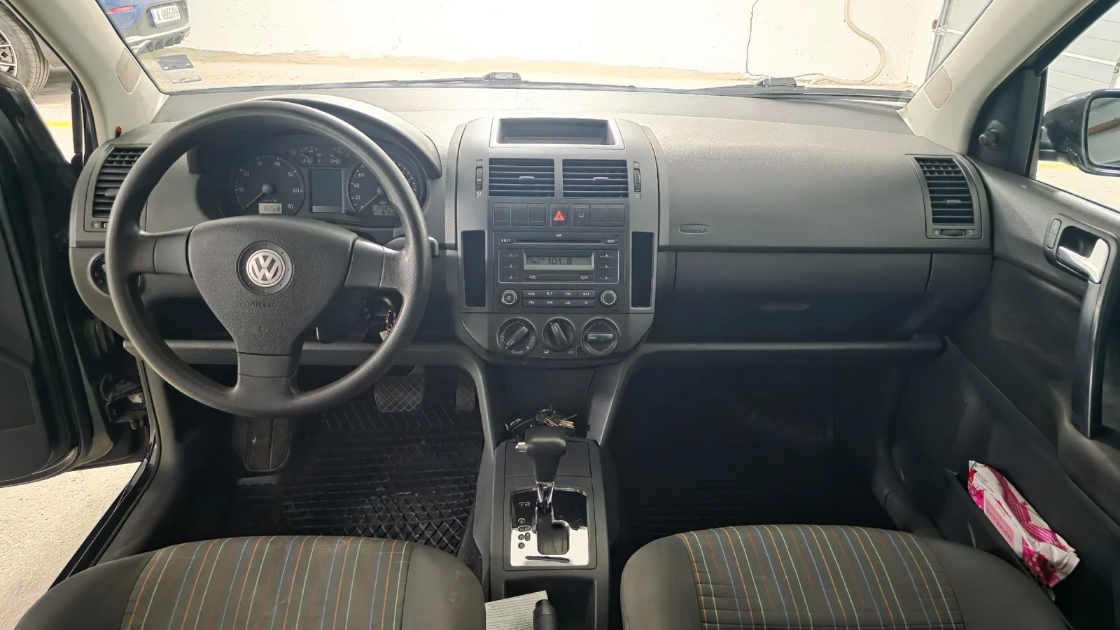 VW Polo Автоматик-126хил км, снимка 8 - Автомобили и джипове - 56309254