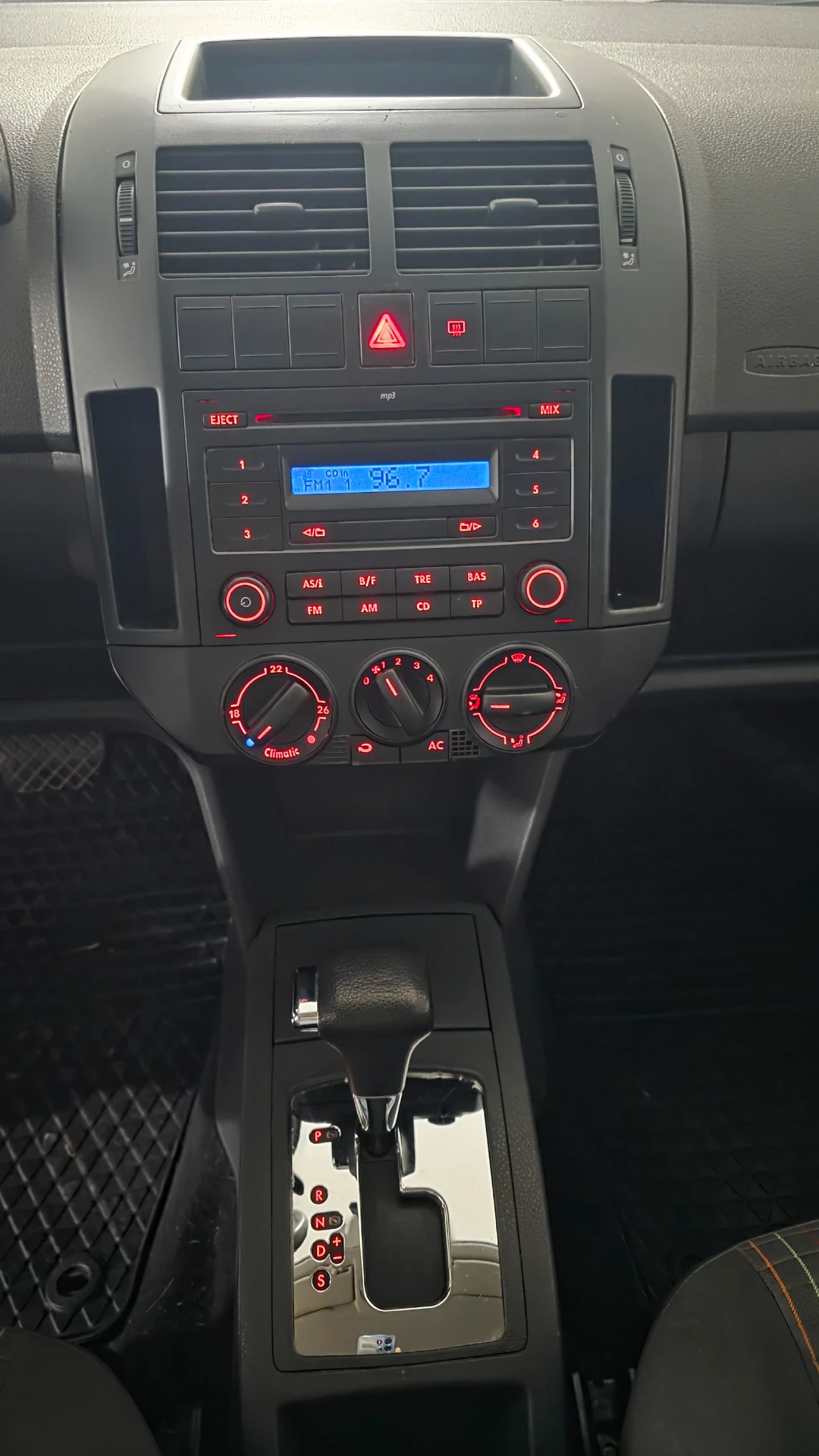 VW Polo Автоматик-126хил км, снимка 13 - Автомобили и джипове - 56309254