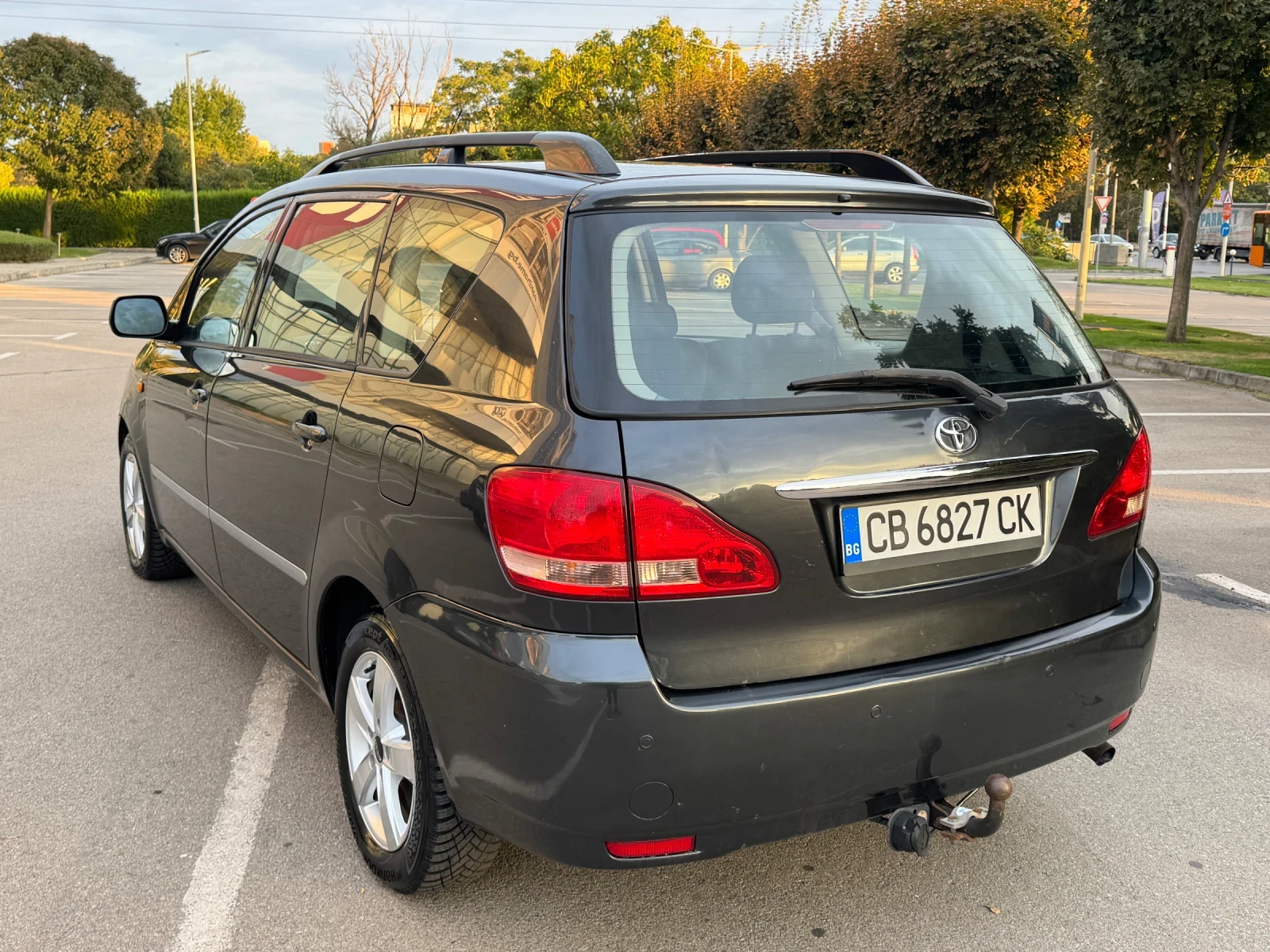 Toyota Avensis verso, снимка 4 - Автомобили и джипове - 56309377