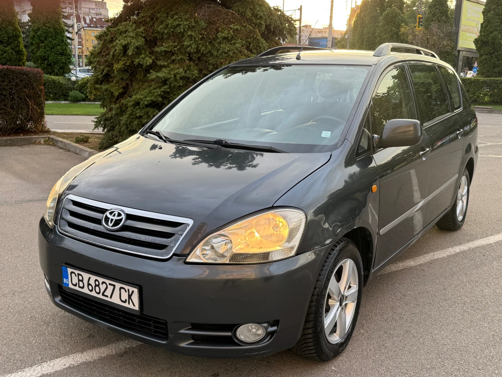 Toyota Avensis verso, снимка 3 - Автомобили и джипове - 56309377