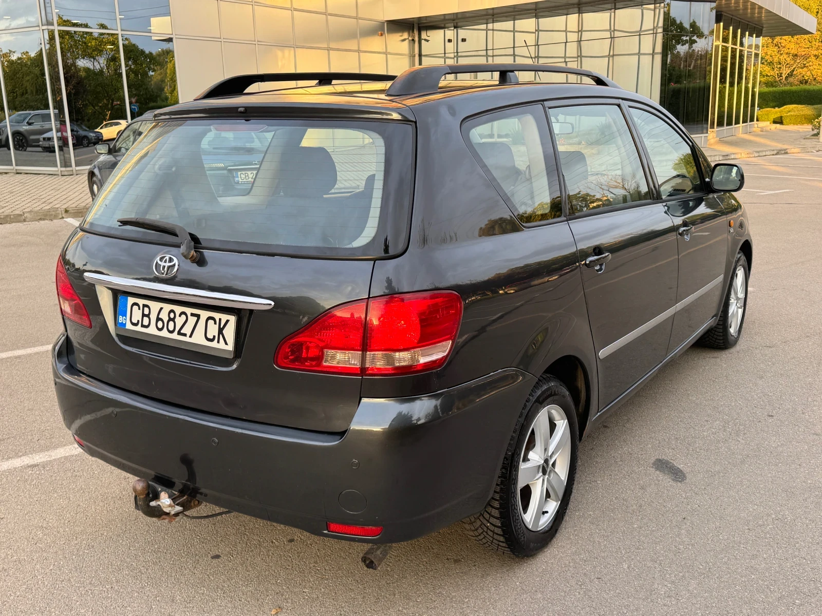 Toyota Avensis verso, снимка 2 - Автомобили и джипове - 56309377