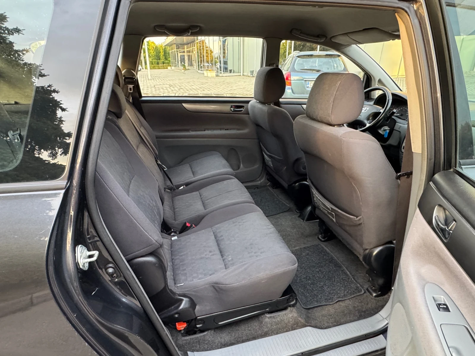 Toyota Avensis verso, снимка 10 - Автомобили и джипове - 56309377