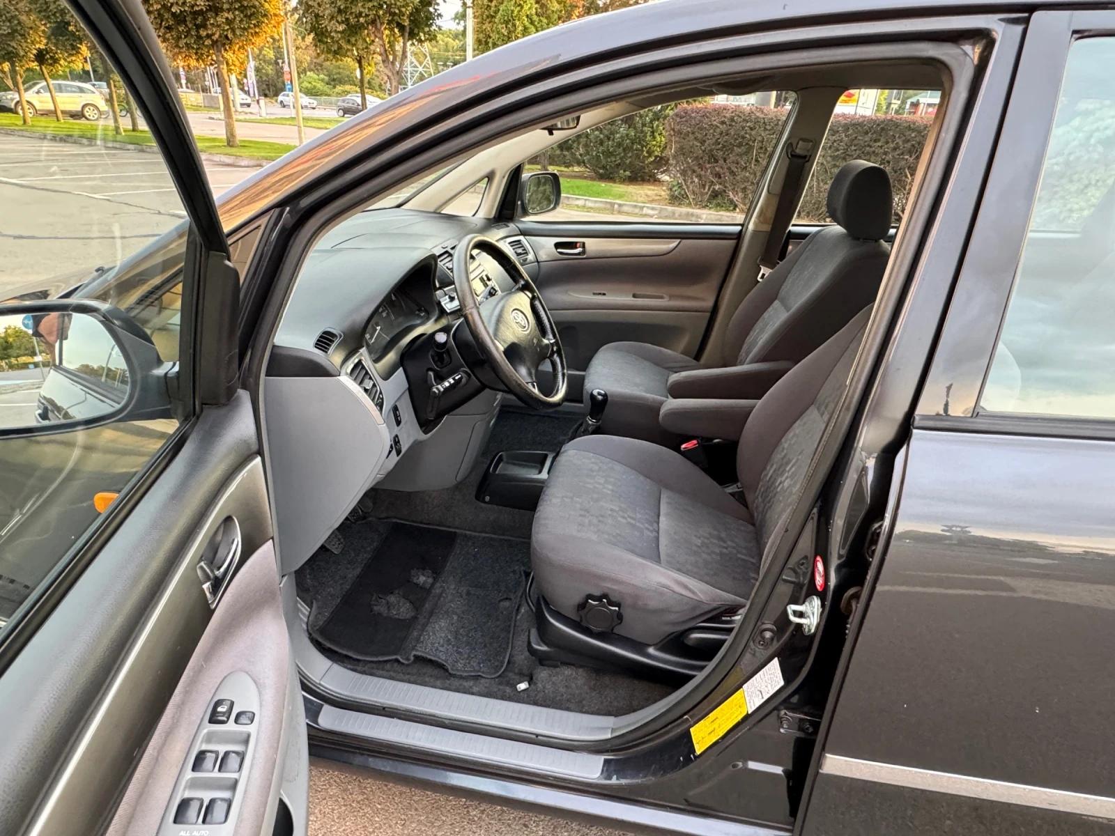 Toyota Avensis verso, снимка 7 - Автомобили и джипове - 56309377