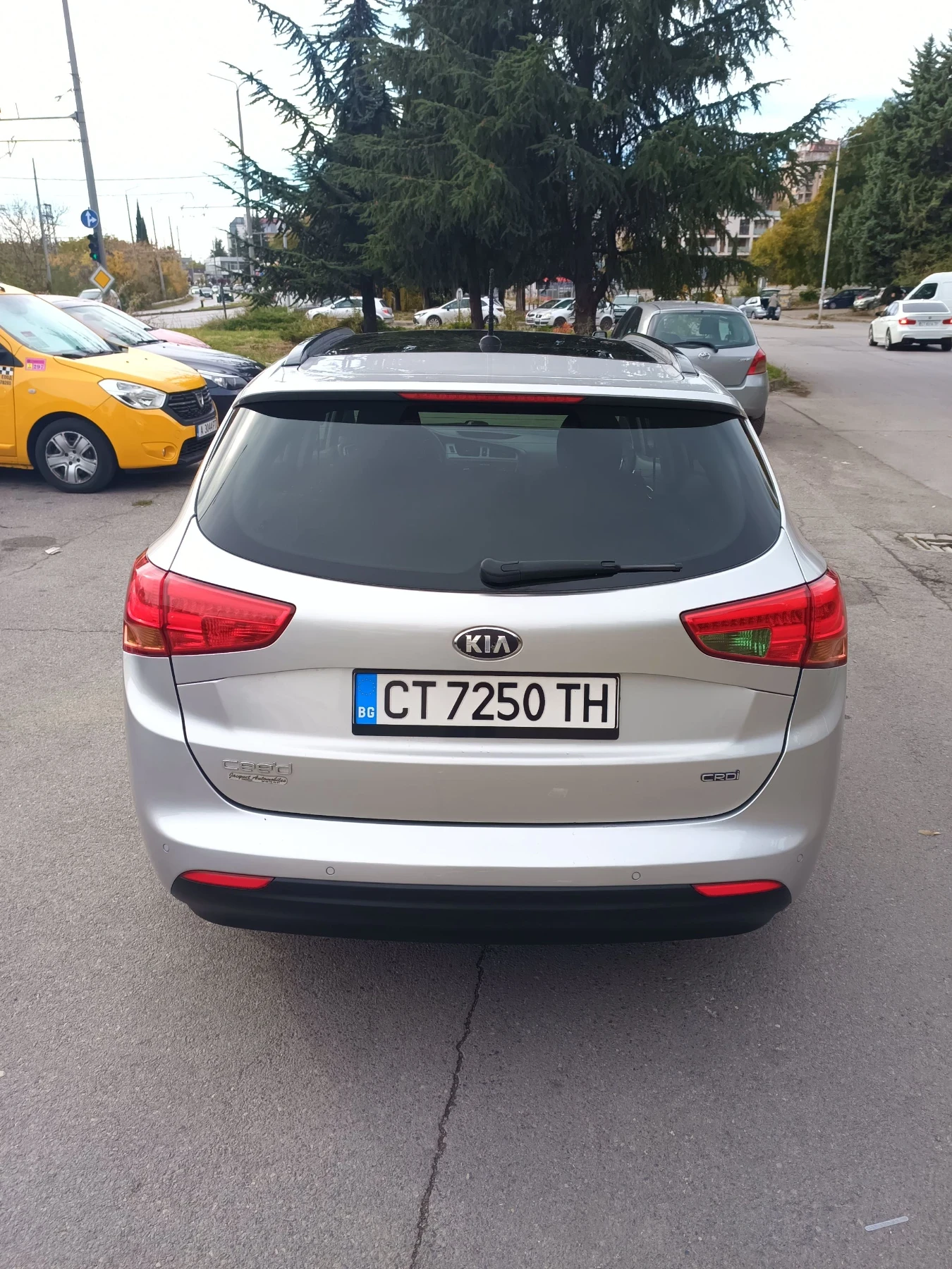 Kia Ceed 1, 6 CRDI , снимка 2 - Автомобили и джипове - 56684207