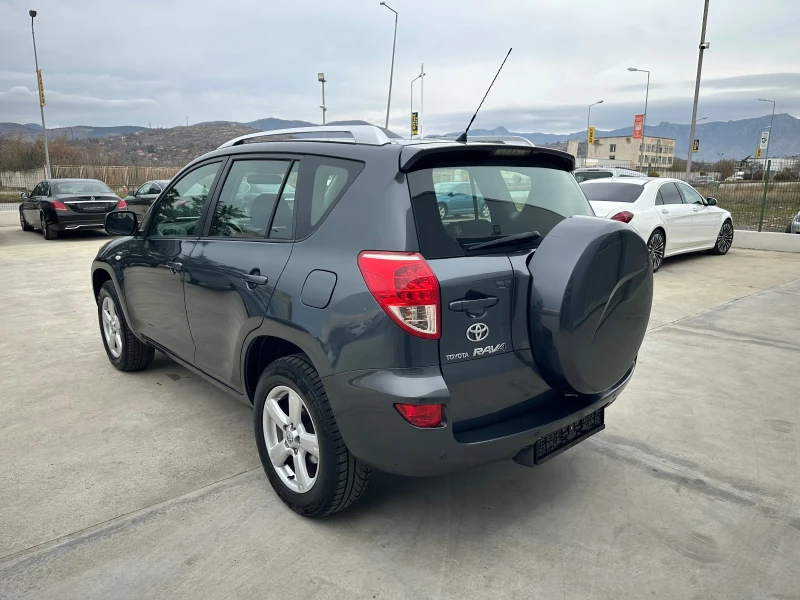 Toyota Rav4 2.2D4D-4x4-136кс., снимка 6 - Автомобили и джипове - 48062319