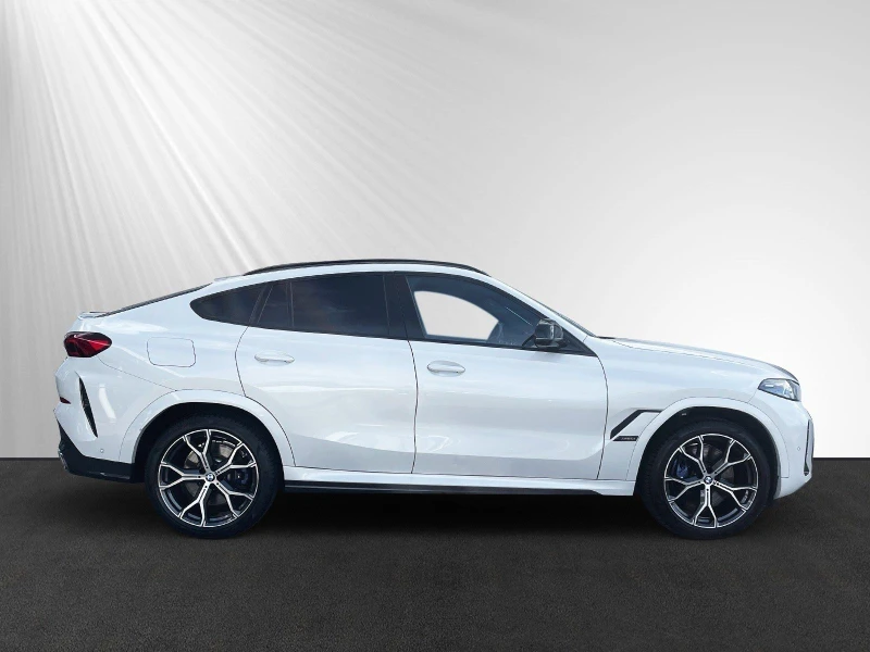 BMW X6 M60i/Xdrive/AHK/Pano/HuD/Harman Kardon, снимка 2 - Автомобили и джипове - 48272034