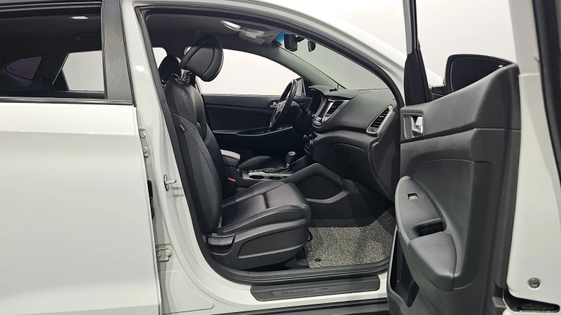 Hyundai Tucson 2.0 2WD MODERN autogeorge.com, снимка 10 - Автомобили и джипове - 51903431
