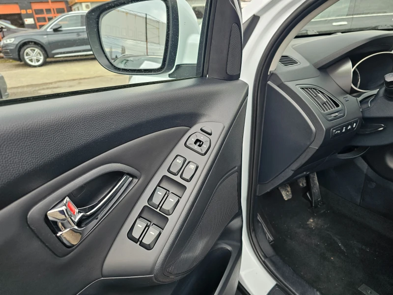Hyundai IX35 2.0i 4x4, снимка 7 - Автомобили и джипове - 52075785