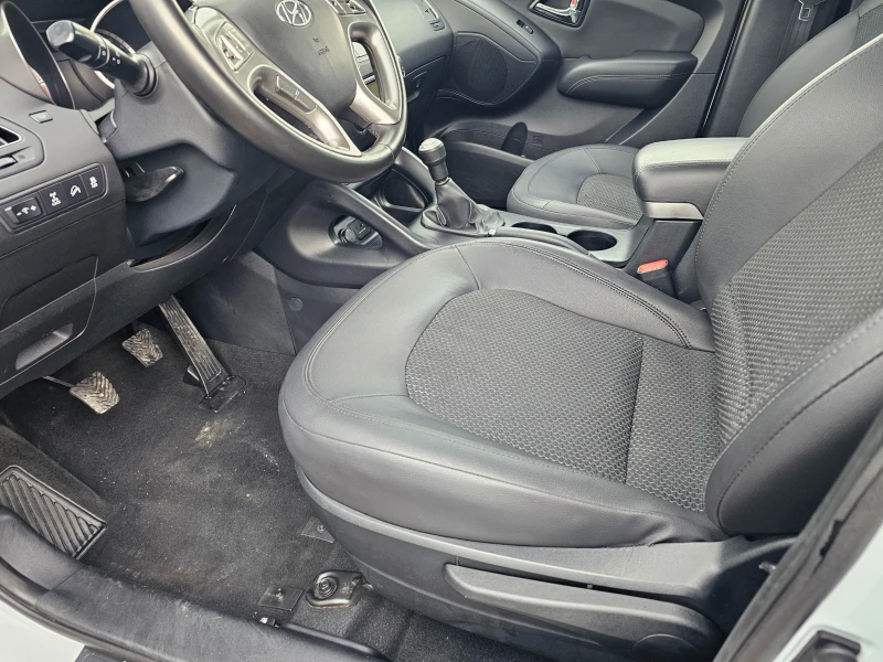 Hyundai IX35 2.0i 4x4, снимка 8 - Автомобили и джипове - 52075785